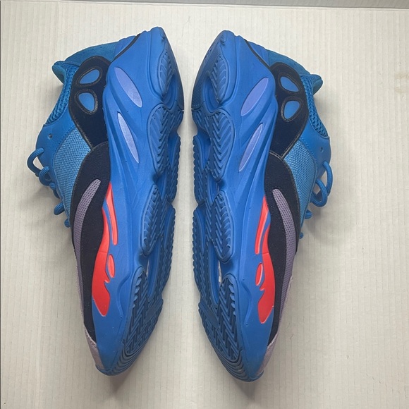 🆕Yeezys - Picture 3 of 10